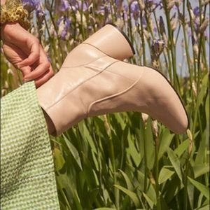 Intentionally Blank Cloud Heel